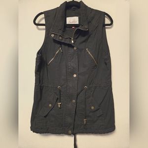 Boutique brand Snobbish Collection Womens Black Large Vest.